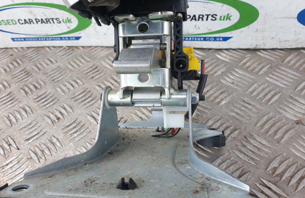 Vauxhall Astra gear selector auto 13121109 HP Used Car Parts UK