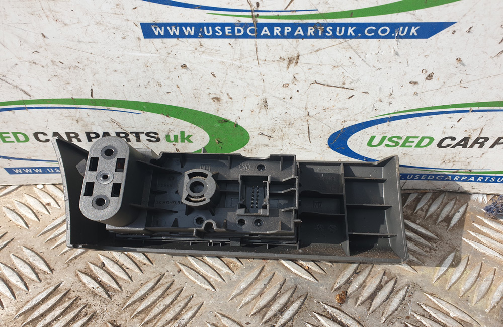 Vauxhall Astra H headlight switch 13100136 ZD Used Car Parts UK