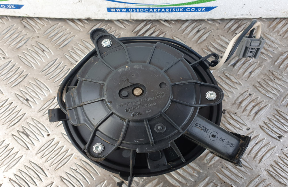 Vauxhall Astra J heater blower motor U7254002 Used Car Parts UK