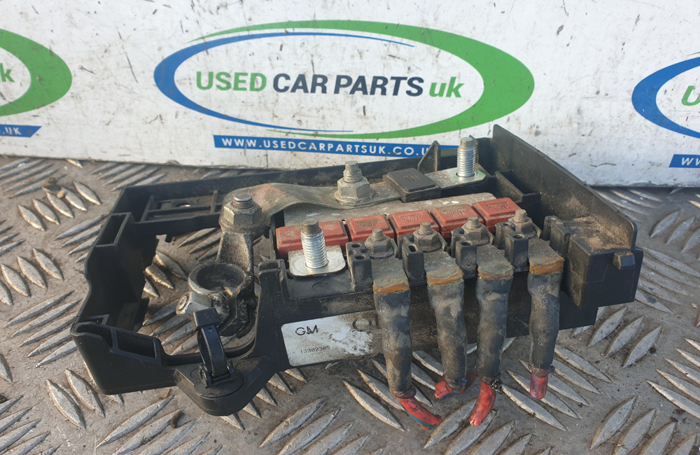 Vauxhall Astra J SRI battery terminal fuses 13302305 Used Car Parts UK