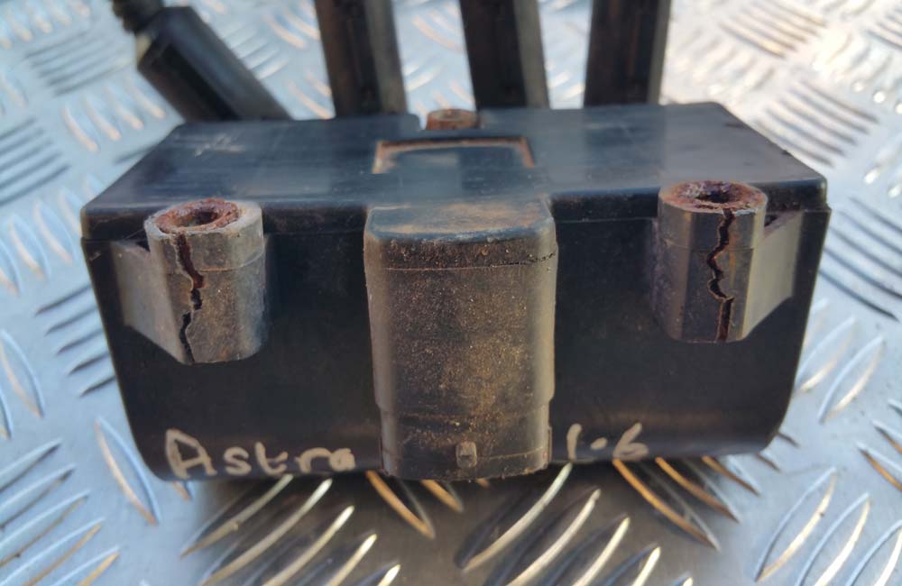 Vauxhall Astra MK4 coil pack 1.6 8V 19005241 Used Car Parts UK