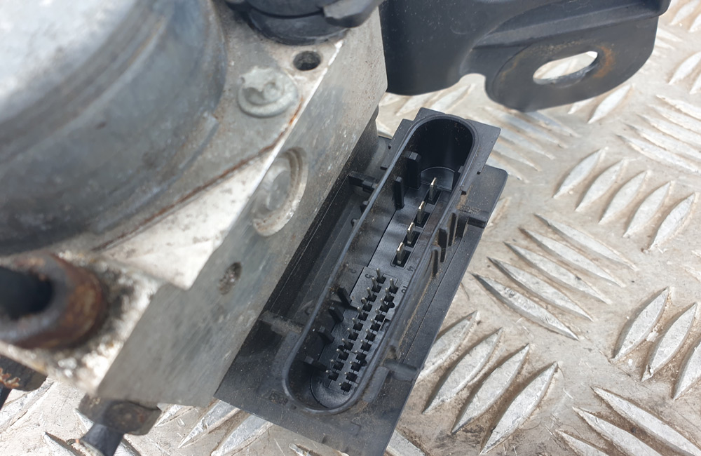 thumbnail image 2 of Vauxhall Corsa D ABS Pump Module ECU | 0265800422 13277812 0265232238 FB (Used) 2 of 6