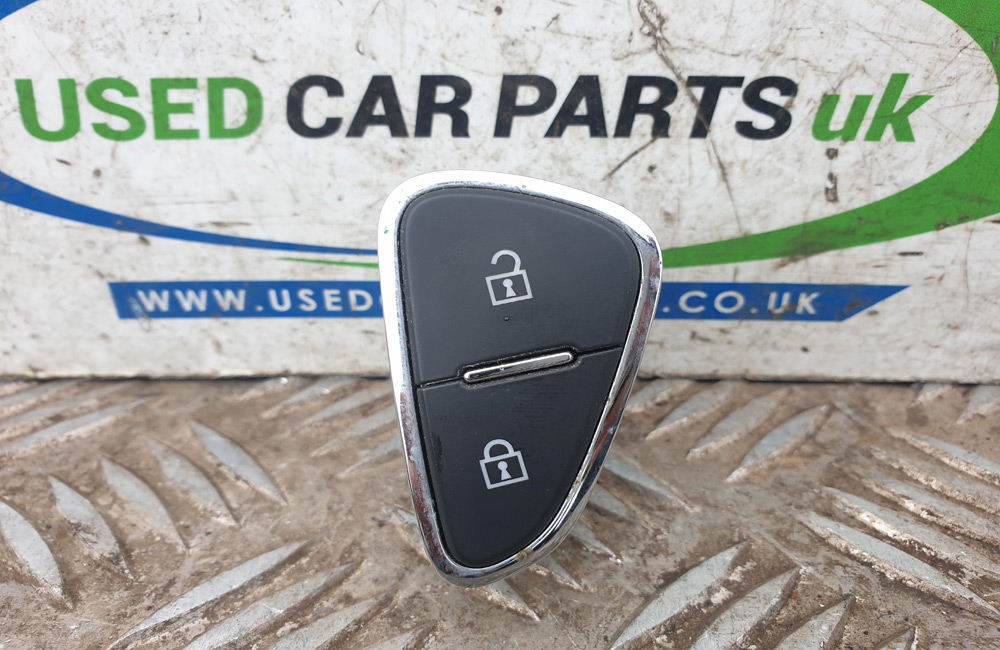 Vauxhall Corsa E Lock Unlock Switch 13363826 Used Car Parts UK
