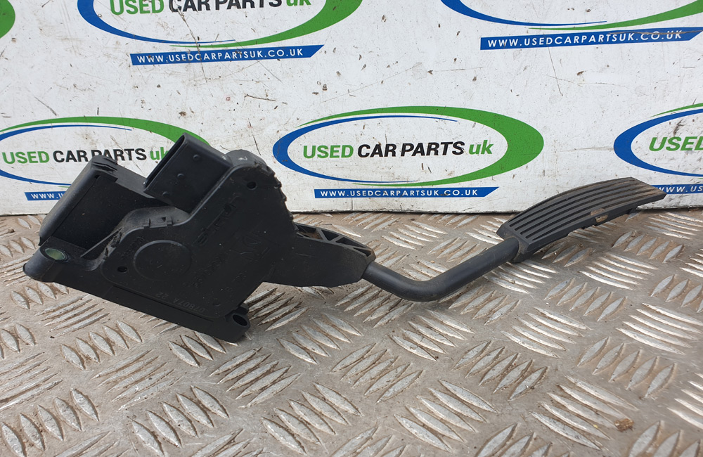 Vauxhall Corsa accelerator pedal 55702021 Used Car Parts UK