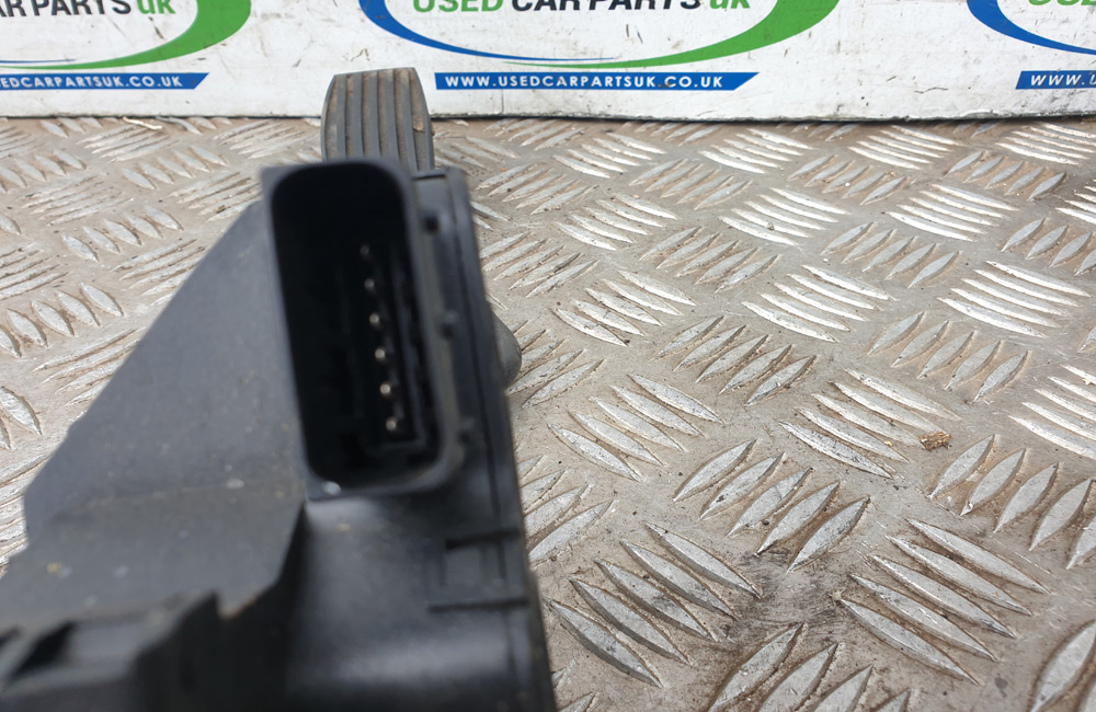 Vauxhall Corsa accelerator pedal 55702021 Used Car Parts UK