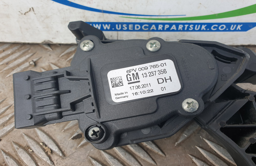 Vauxhall Insignia MK1 accelerator pedal 13237356 Used Car Parts UK
