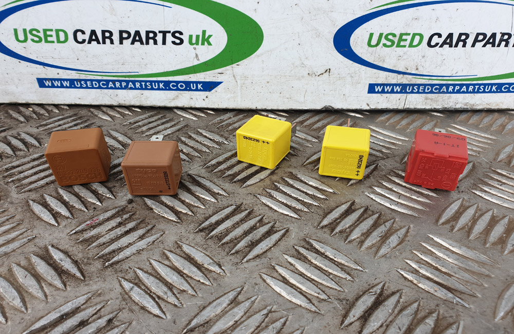 Vauxhall Vectra C engine bay relay fuses Used Car Parts UK