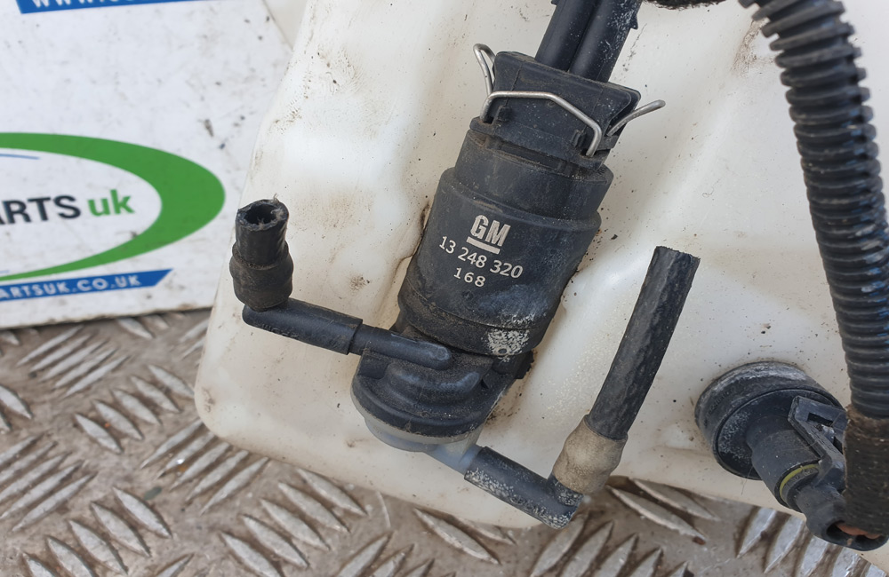 Vauxhall Vectra C windscreen washer bottle Used Car Parts UK