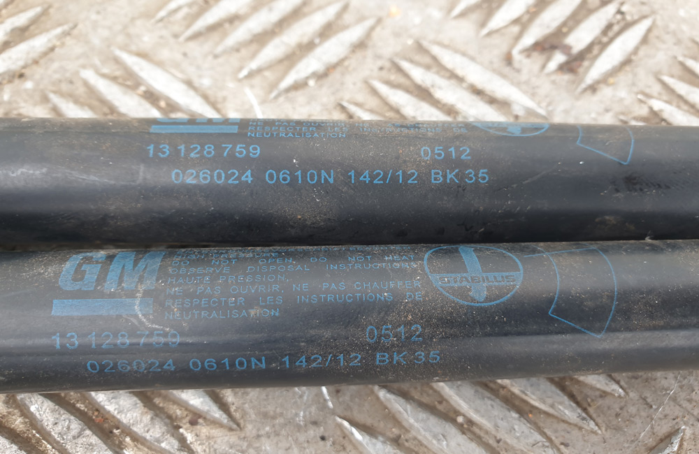 Vauxhall Zafira B boot tailgate struts 13128759 | Used Car Parts UK