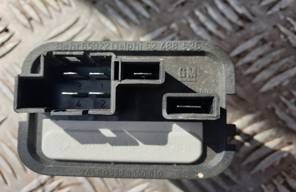 Vauxhall Zafira B heater resistor card 90566802 Used Car Parts UK