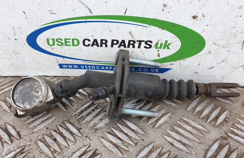 Vauxhall Zafira clutch master cylinder 1.6 90581566 Used Car Parts UK