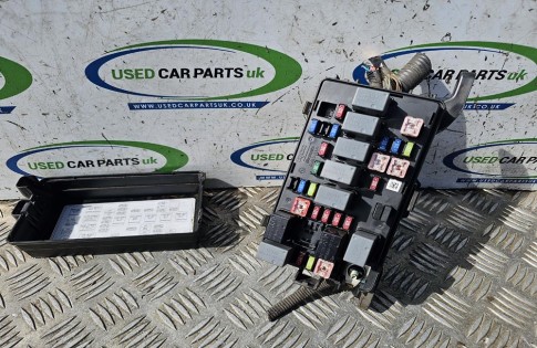 Chevrolet Matiz MK2 M200 2005-2010 Engine Bay Fuse Box Relays (1)