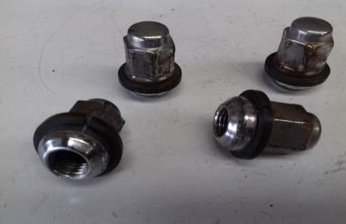Honda Civic wheel nuts bolts 19 MM 1995-2001