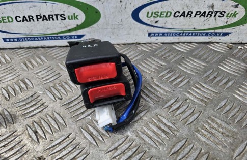 Hyundai I20 MK1 Drivers Rear Right Twin Centre Seat Belt Buckle 
