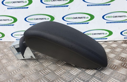 Nissan Juke Tekna leather arm rest 2015