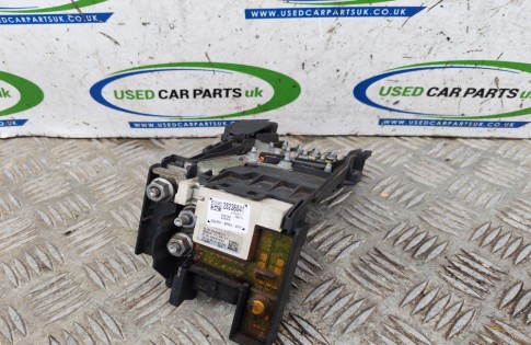 Peugeot 3008 MK1 HDI Battery Voltage Fuse Box 28236841 9666527580
