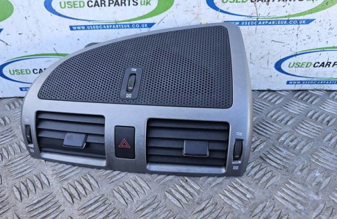 Toyota Avensis MK3 2009-2015 Centre Dash Air Vents (1)