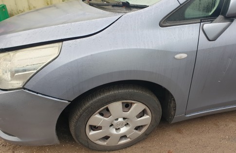 Toyota Corolla Verso MK3 wing passengers left blue 8T4 2010