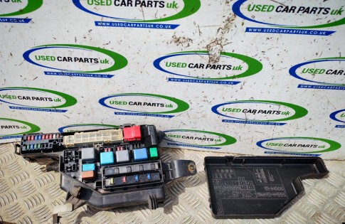 Toyota Prius MK2 1.5 Petrol Hybrid Fuse Box Relays Engine Bay