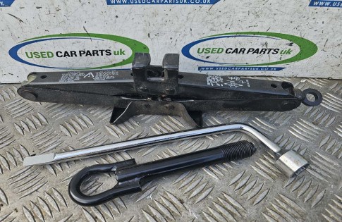 Toyota Yaris MK2 2006-2011 Wheel Lift Jack Brace Tow Eye 09111-05010
