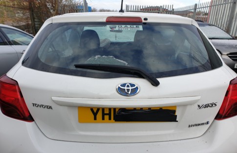 Toyota Yaris MK3 tailgate boot lid glass white 040