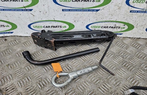 Vauxhall Corsa D Wheel Jack Brace Tow Eye Hook 09127172 (1)
