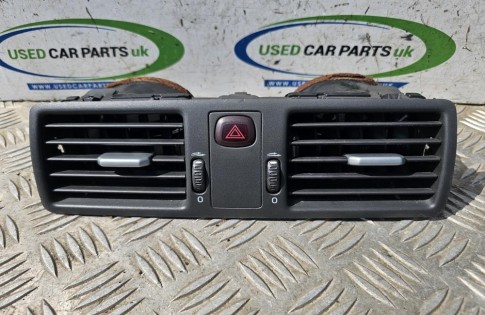 Volvo XC90 MK1 2003-2007 Centre Dash Air Vents Hazard Switch 3409400 (1)