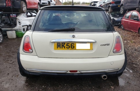 Mini_Cooper_R50_Breaking_spares_parts_2001-2006_boot_lid_tailgate_pepper_white_850_with_windscreen_glass.jpg