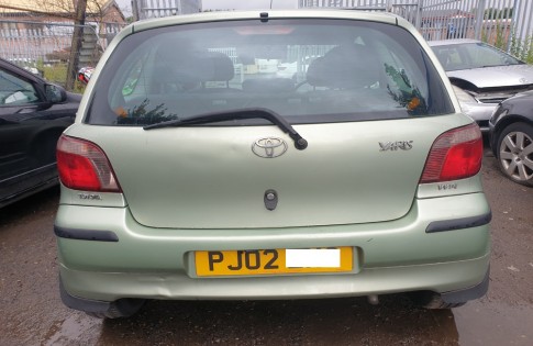 Toyota_Yaris_MK1_GLS_breaking_parts_spares_bumper_tailgate_lights_glass_doors.jpg